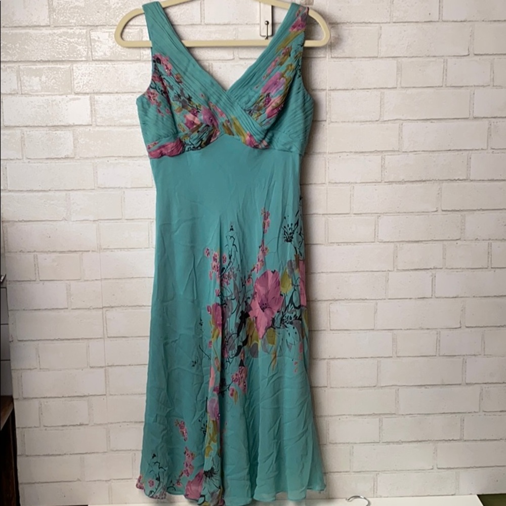 Adrianna Papell Dress 8 V neck sleeveless beads